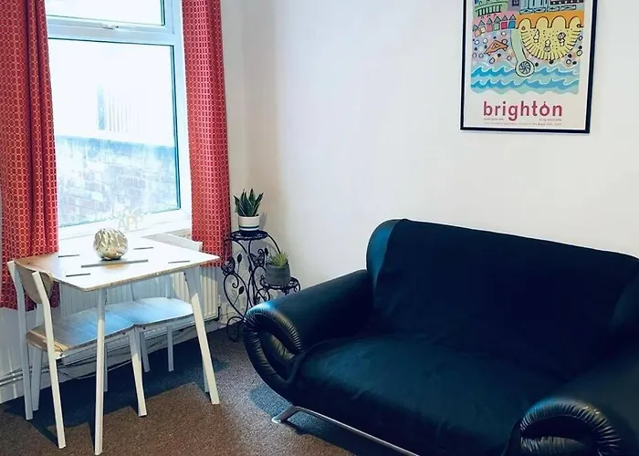 Comfortable Town House In Coventry City Centre
