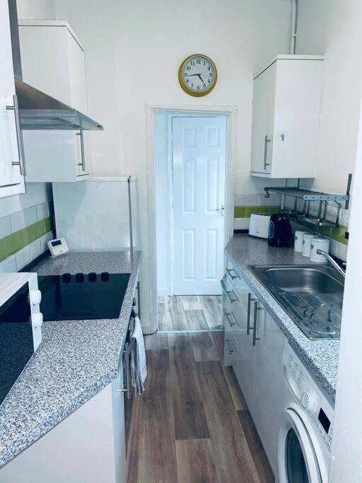Comfortable Town House In City Centre Сasa de vacaciones Coventry
