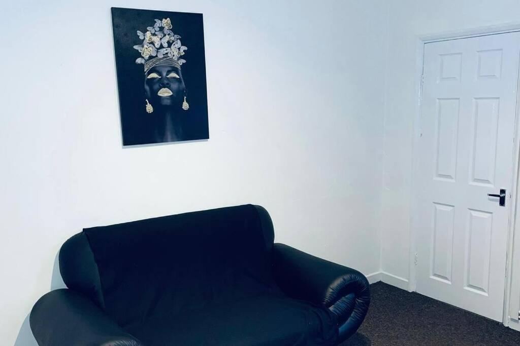 Сasa de vacaciones Comfortable Town House In City Centre Coventry