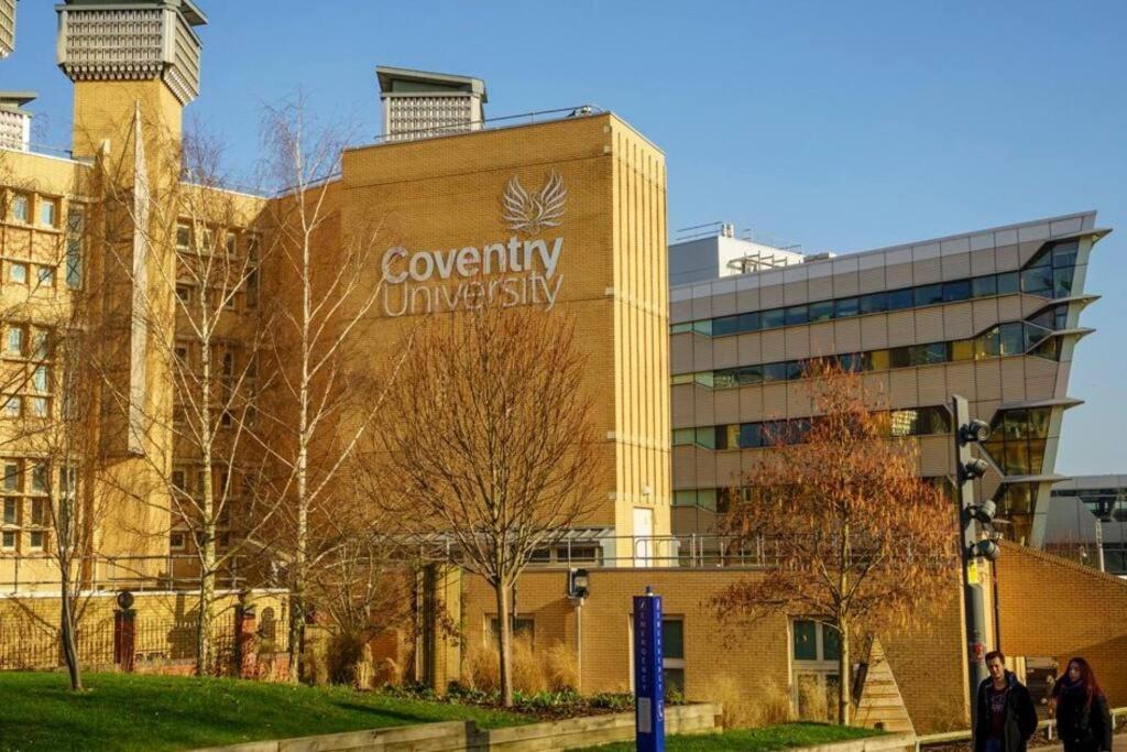 Comfortable Town House In City Centre Сasa de vacaciones Coventry