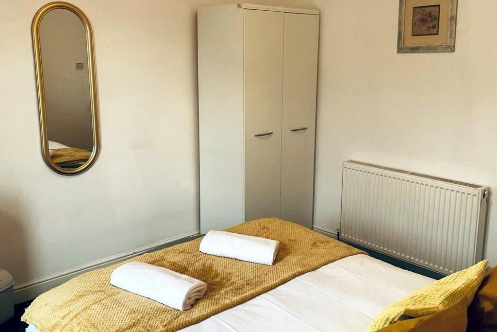 Сasa de vacaciones Comfortable Town House In City Centre