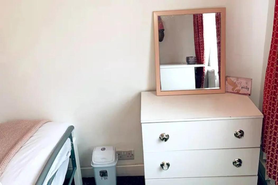 Сasa de vacaciones Comfortable Town House In City Centre Coventry